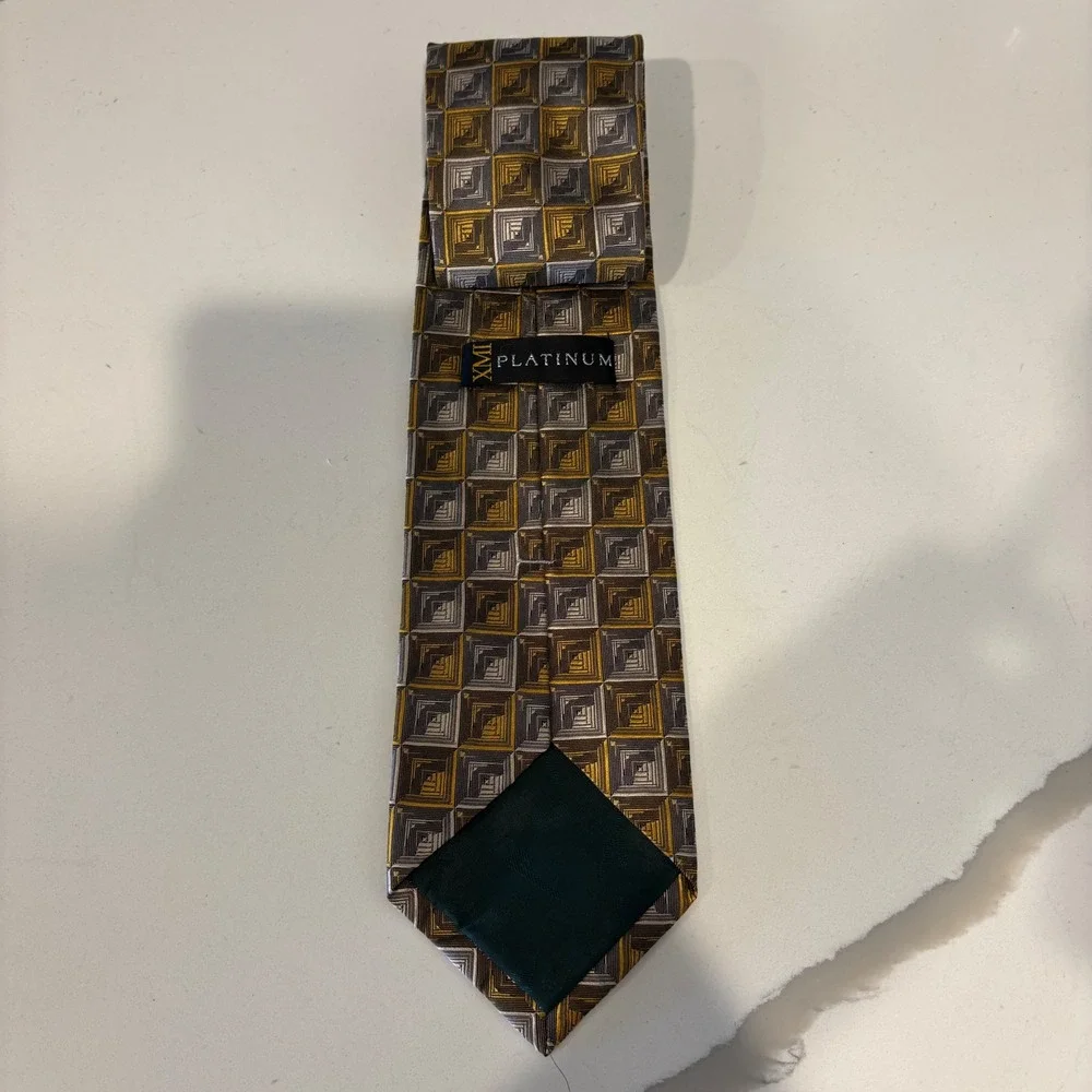 XMI Platinum Mens Silk Tie‎ Gold Grey Geometric Square Pattern Hand Made USA
